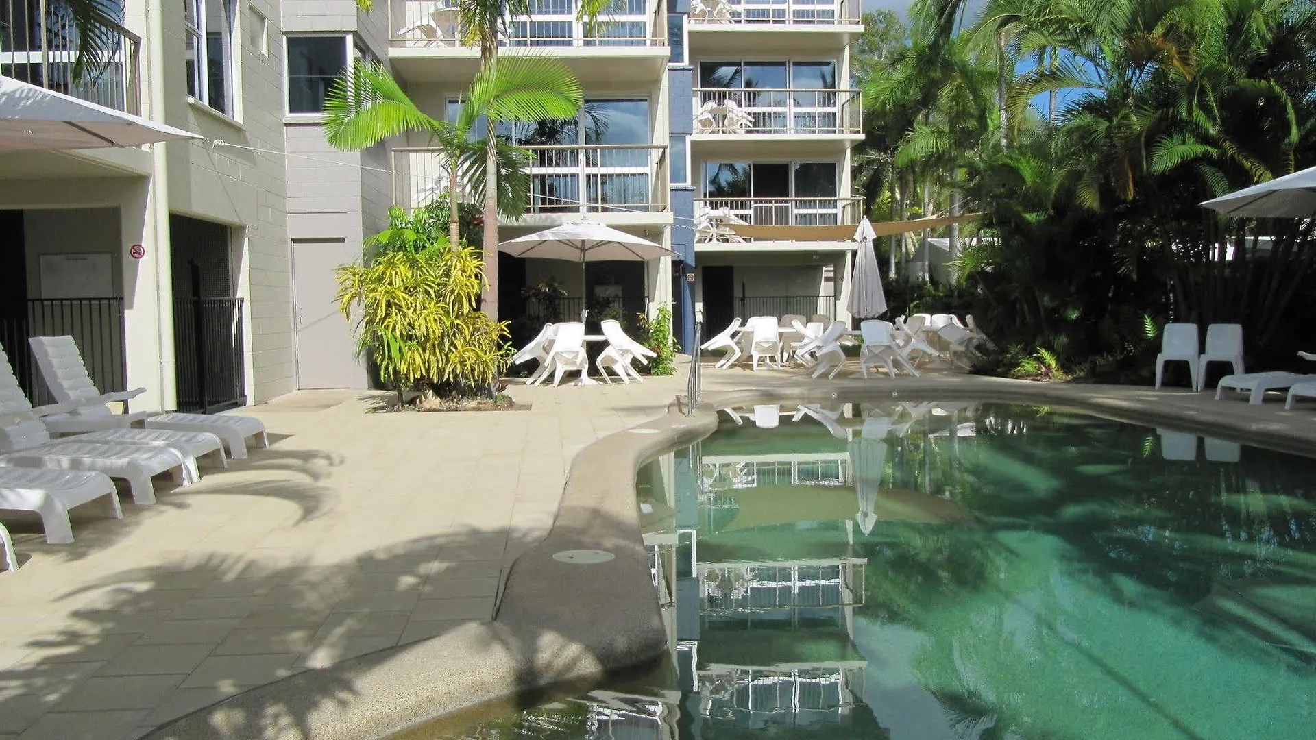 Island Palms Resort Nelly Bay