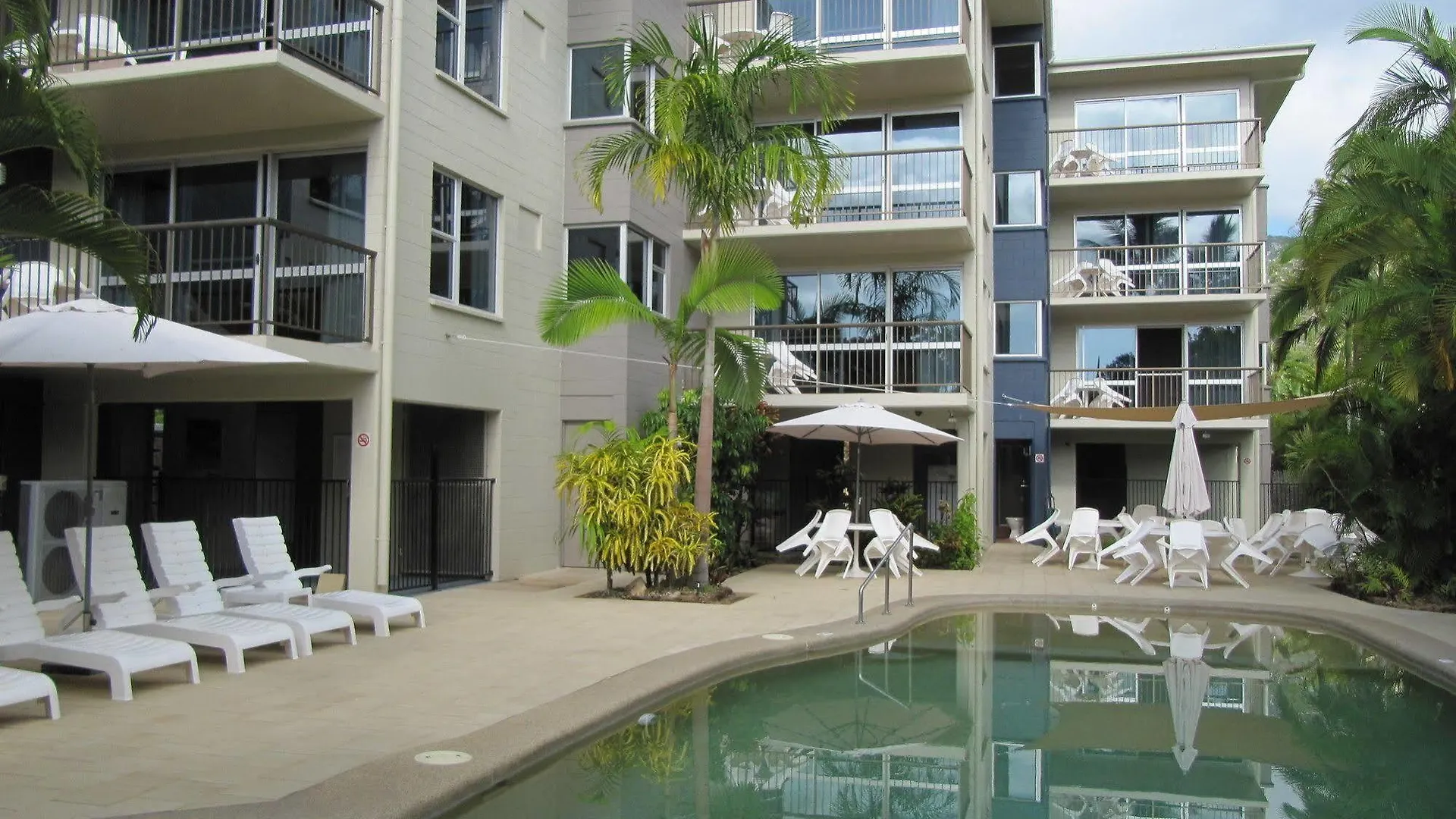 Island Palms Resort Nelly Bay ホテル
